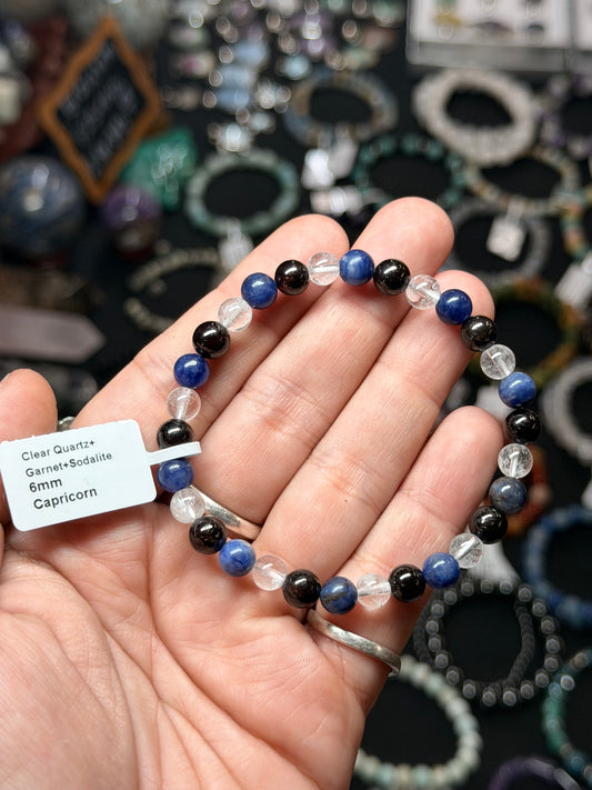 ♑ Capricorn Zodiac Crystal Bracelet