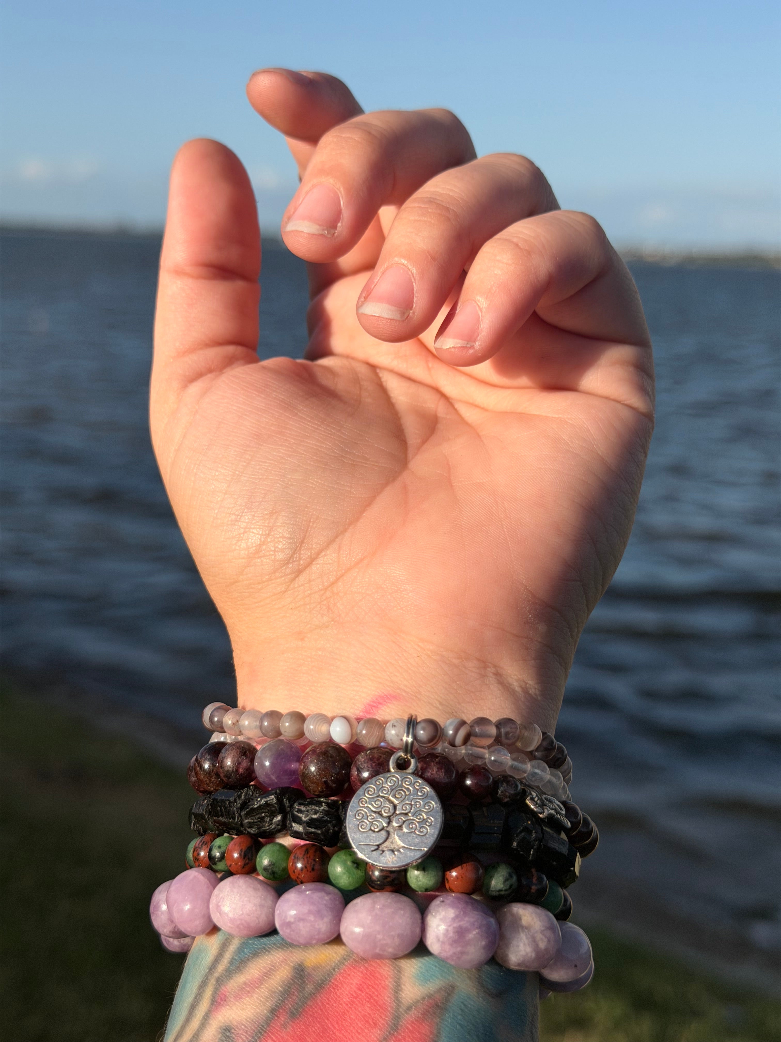 ✨ Natural Banded Lace Agate Tree of Life Bracelet